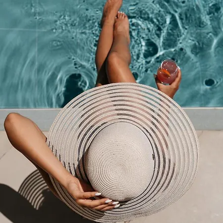 Готель The & (adults Only)